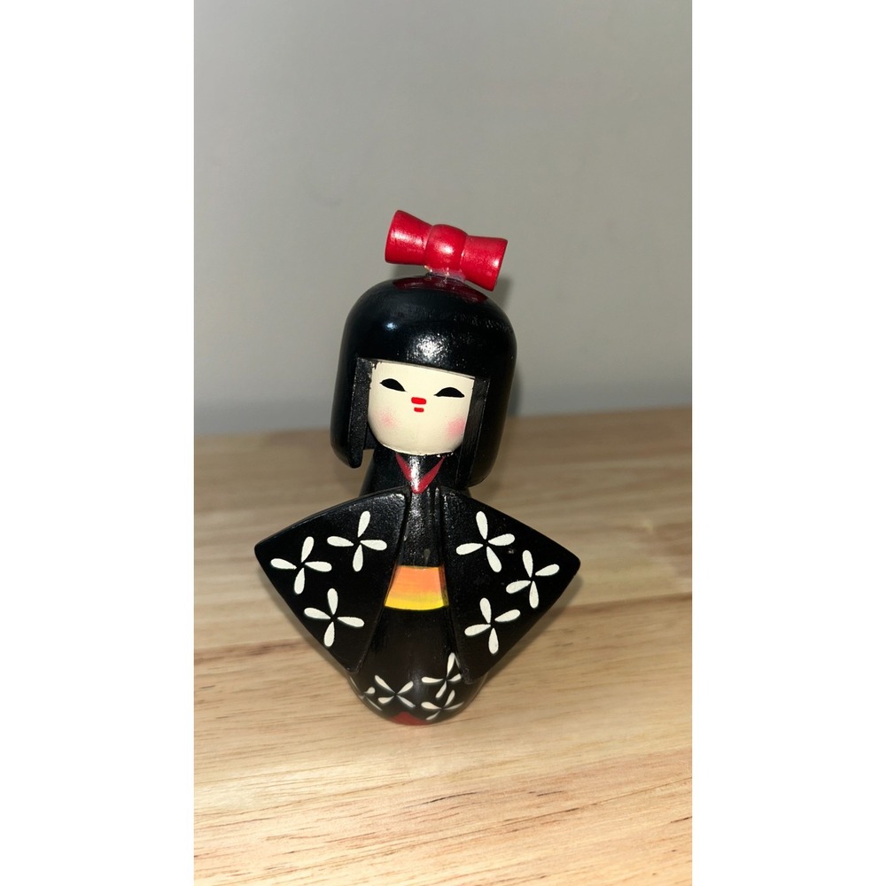Vintage Black Creative Kokeshi Doll Japan Red Bow White Flowers Kimono 5.5"‎